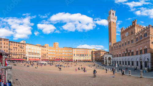 Obraz na plátně Campo Square with Mangia Tower, Siena, Italy