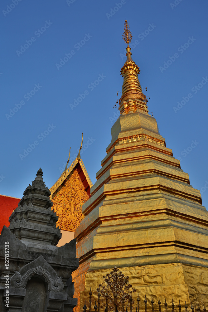 Fototapeta premium ancient temple at phae thailand