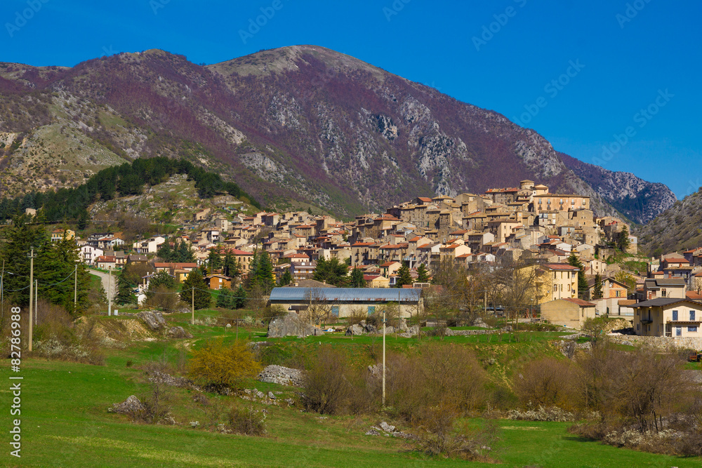 Foto panoramica di Villalago in Abruzzo