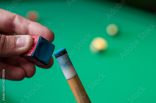 Billardkreide und Queue