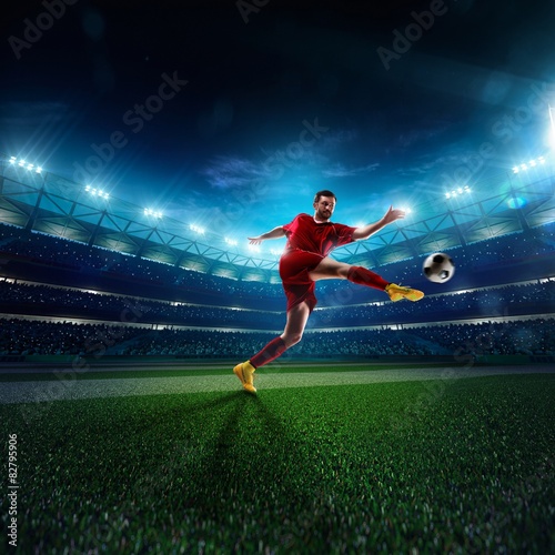 Soccer player in action © 103tnn