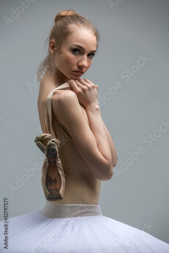 Φωτογραφία Portrait of young ballerina in white tutu