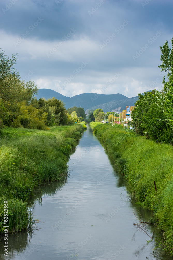 Canale, corso d' acqua, fiume