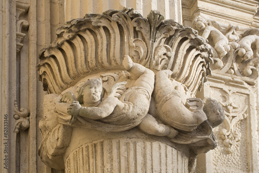 Decorazione sulla colonna di una chiesa - Lecce