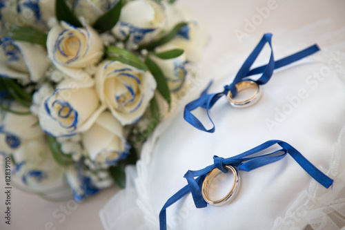 Slika na platnu Fedi legate da nastro in raso blu
