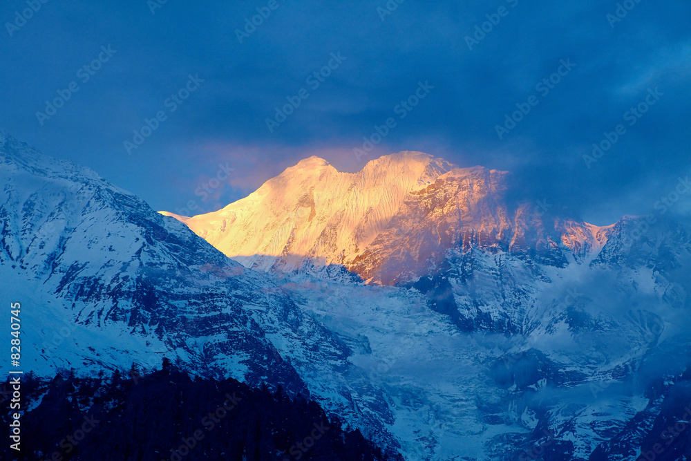 Obraz premium sunset in the mountains