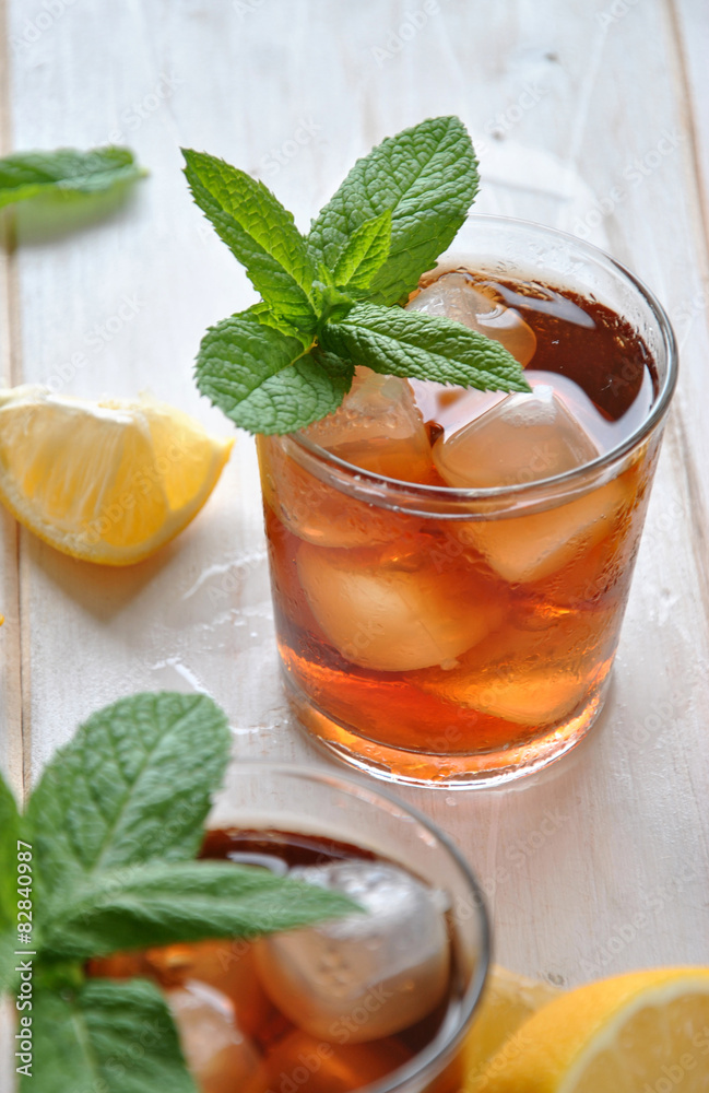 glasses of ice tea with mint glasses of ice tea with mint