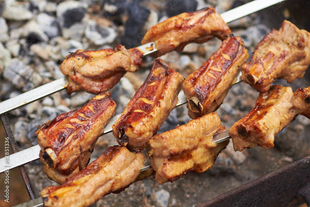 Three skewers with grilled ribs on nature