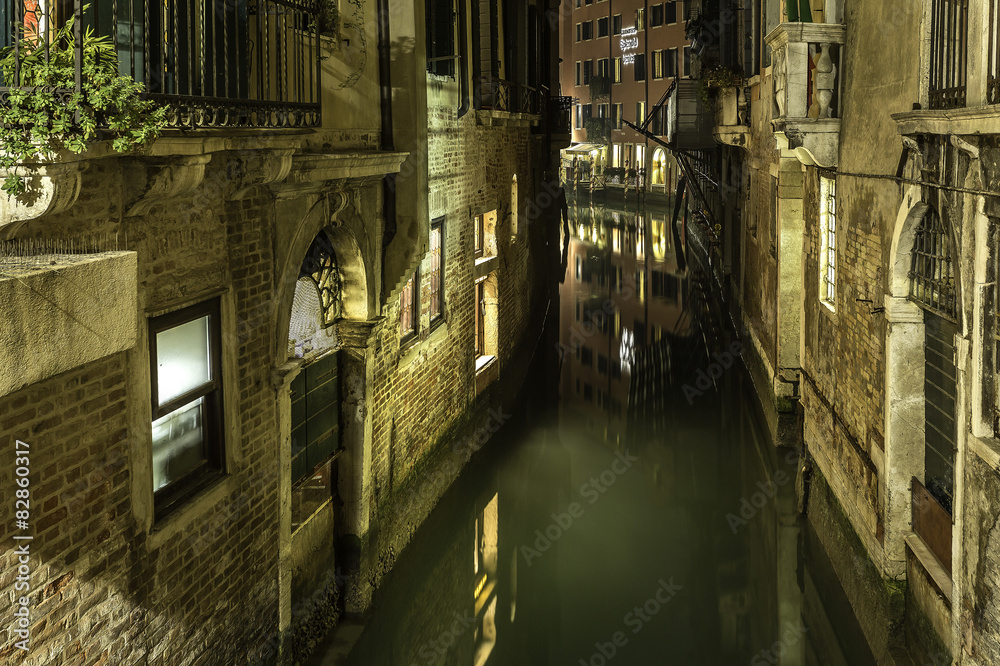 Andando per canali a Venezia