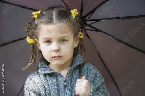 Konstfotografi грустная девочка под зантом
