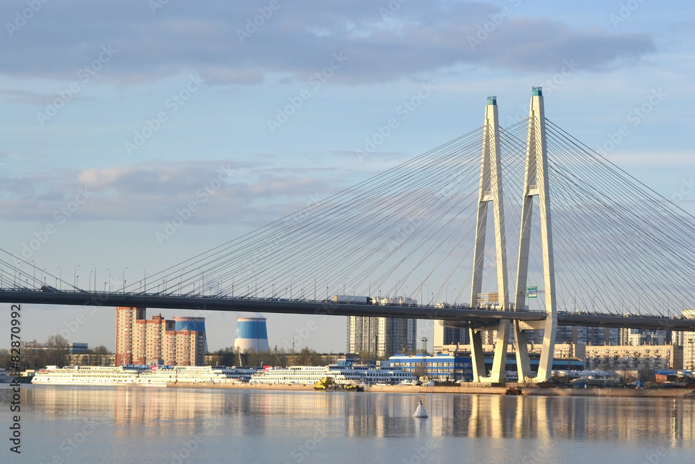 Naklejka premium Cable stayed bridge at evening.