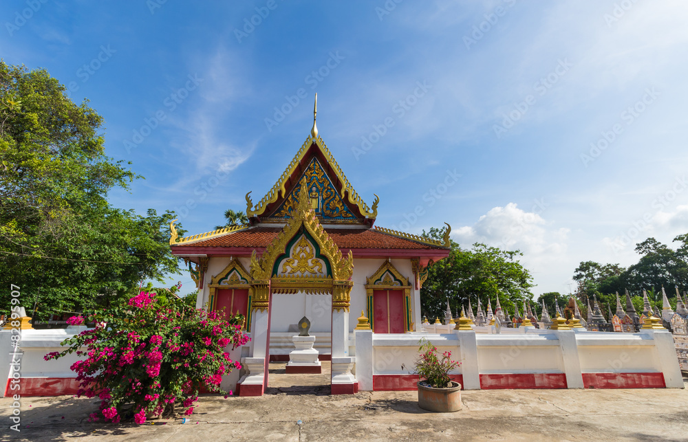 Fototapeta premium Temple with tree and blue sky at Wat srikhot