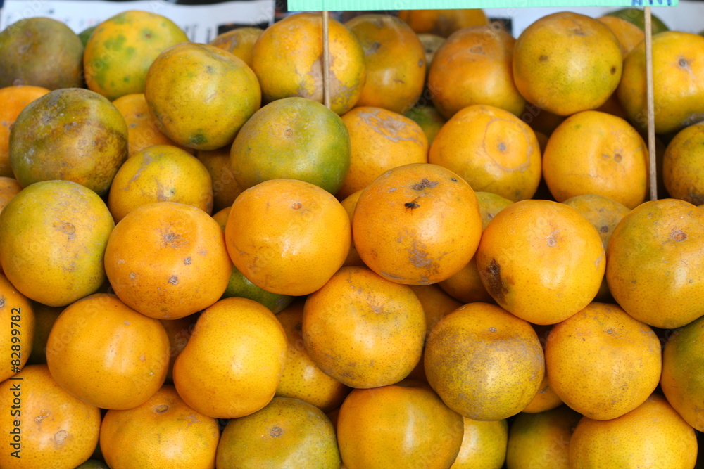 orange fruits in the market