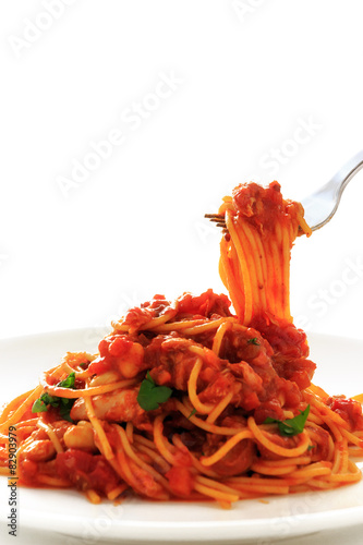 spaghetti tomatosauce with chicken ragu