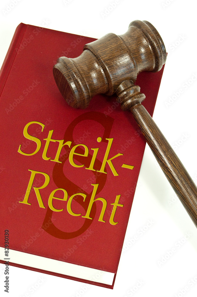 Richterhammer mit Gesetzbuch und Streikrecht