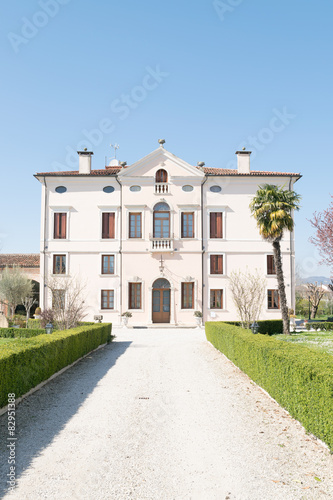 Villa Bongiovanni, Verona, Italy © isaac74