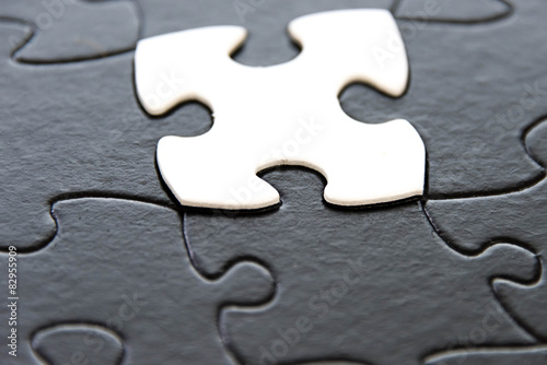 Принти на полотні black and white puzzle pieces