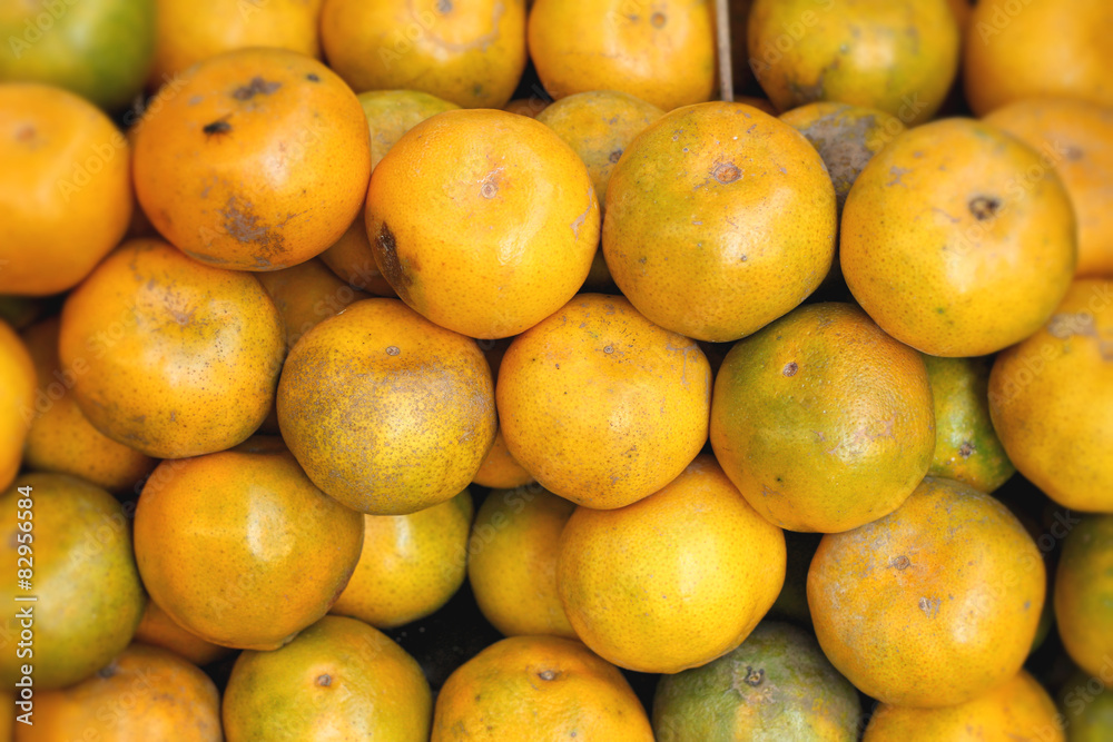 orange fruits in the market