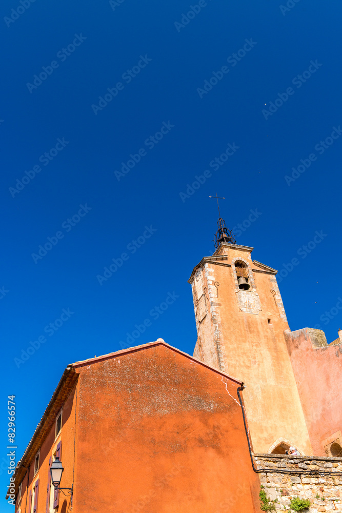 View on beautiful medieval village of Roussillon. Roussillon och
