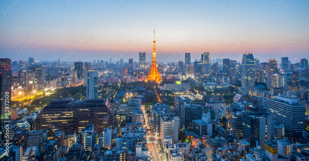 Fototapeta premium Tokyo Tower i Tokyo City ładny widok o zachodzie słońca