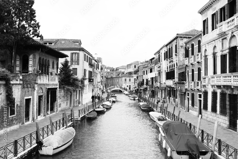Venedig Wasserkanal schwarz weiß, hoher Kontrast