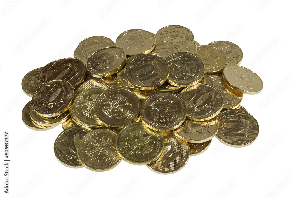 Россыпь 10 рублевых монет. Изображение изолированное.