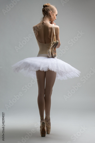 Obraz na plátně Portrait of young ballerina in white tutu