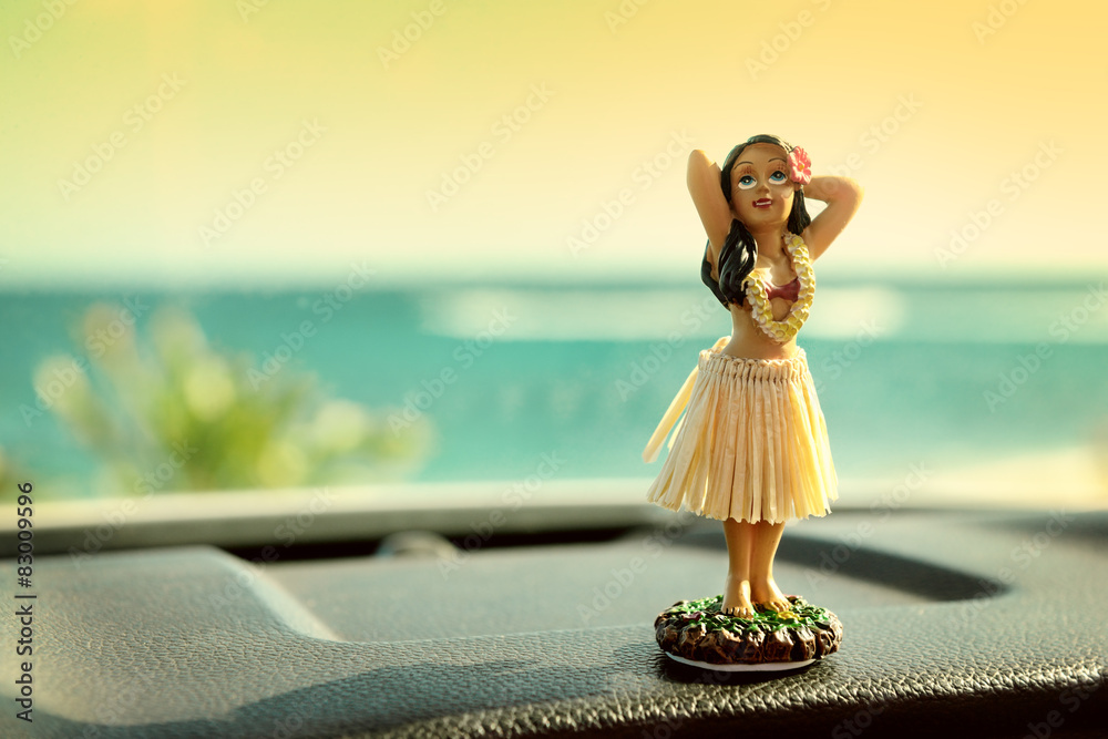 Foto de Hula dancer doll on Hawaii car road trip do Stock Adobe