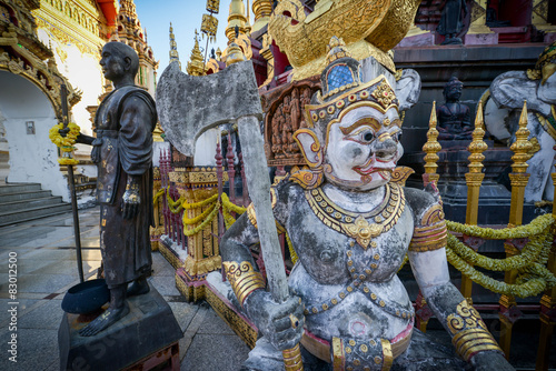 Wat Prathatsuthone, Phare 