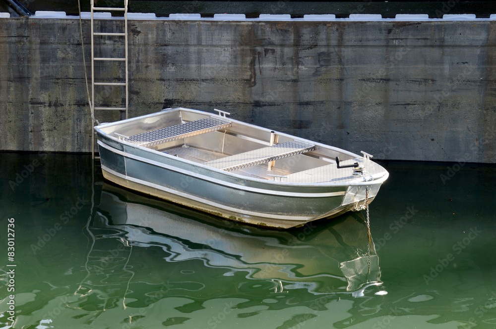 Aluminiumboot im Wasser