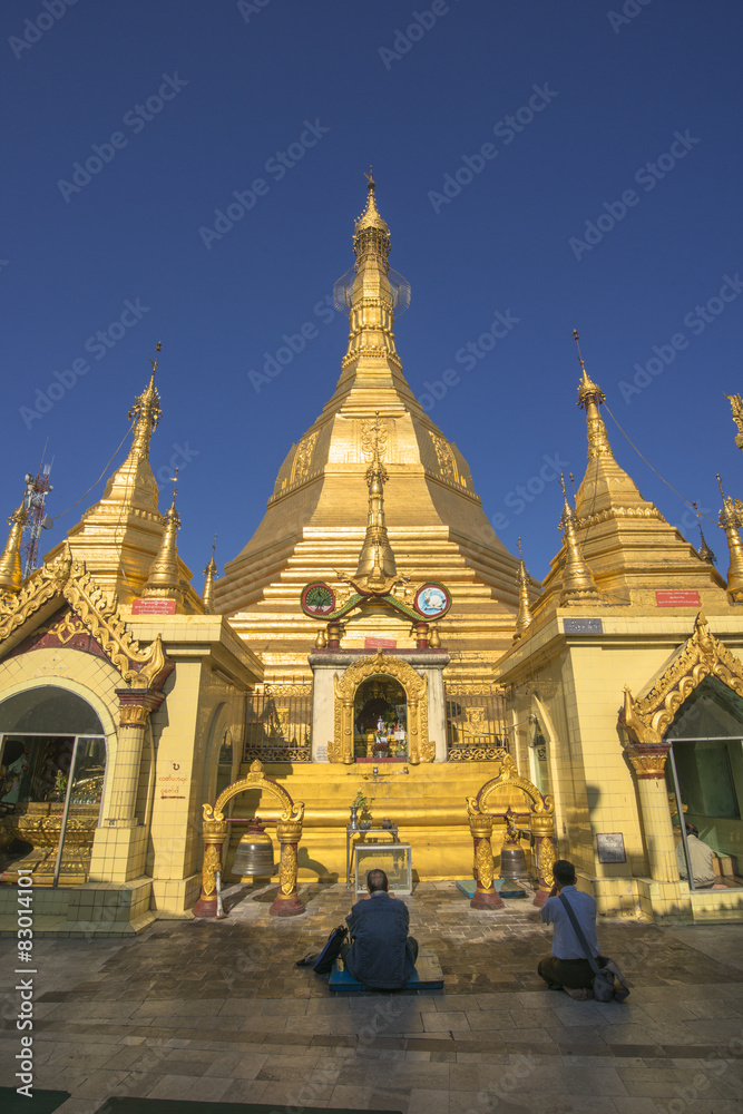 Fototapeta premium ヤンゴンのスーレー・パヤー