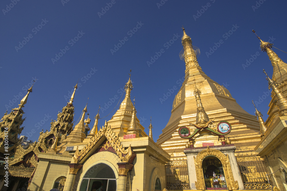 Fototapeta premium ヤンゴンのスーレー・パヤー