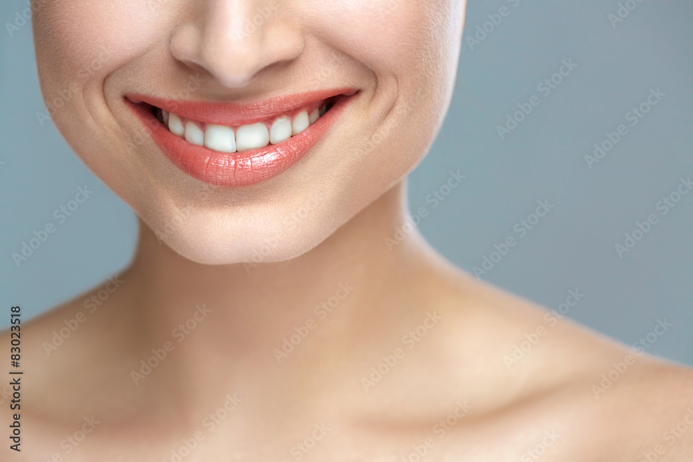 Obraz premium Woman smile. Teeth whitening. Dental care.