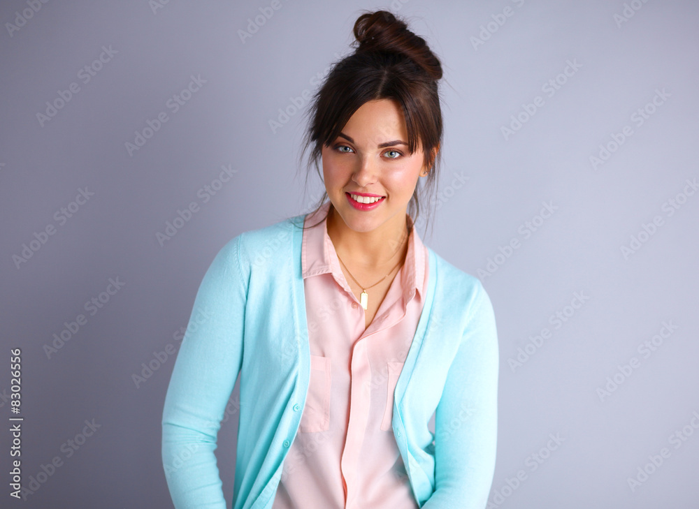 Obraz premium Portrait of an attractive fashionable young brunette woman