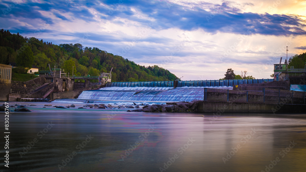 Staudamm, Wehr mir Wasserschleuse