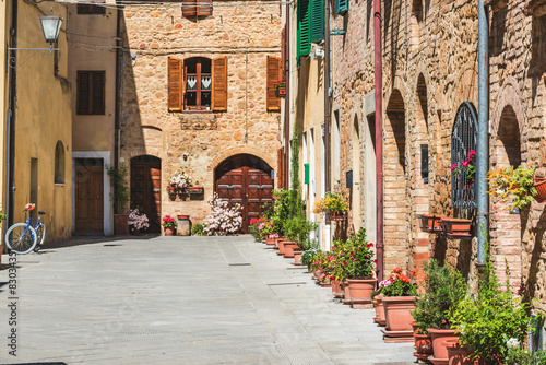 Fototapeta Naklejka Na Ścianę i Meble -  Beautiful colorful streets of the Tuscan town on a sunny day