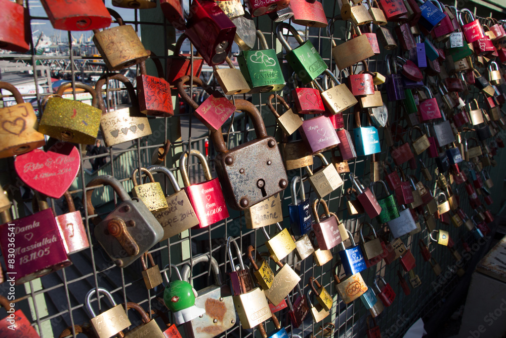 Fototapeta premium Die Liebe fest gebunden für die Ewigkeit