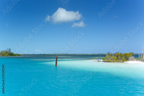 Caribbean sea and lonely island © PhotoSerg