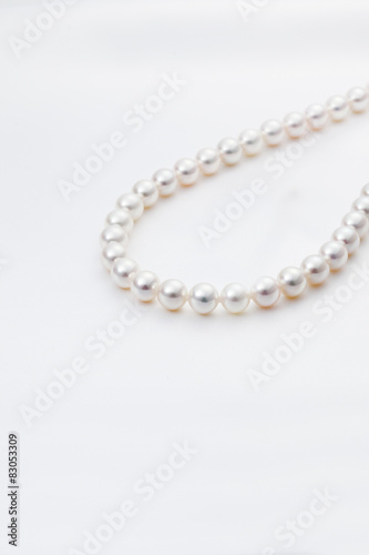 真珠のネックレス © taka
