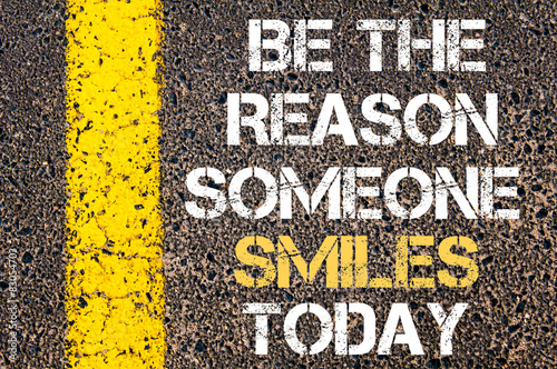 Obraz na płótnie Be the reason someone smiles today motivational quote. w salonie