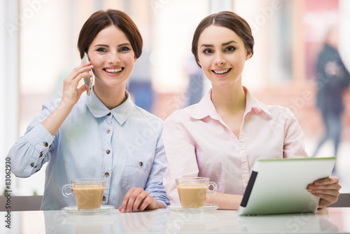 Bisinesswomen with tablet