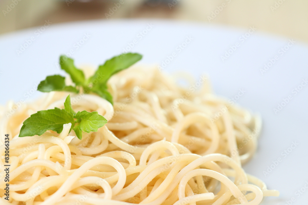  spaghetti on white dish