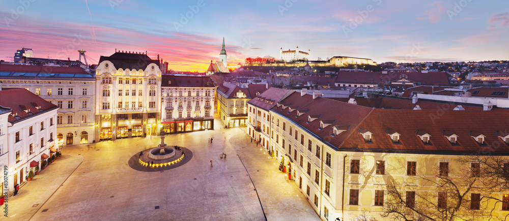 Obraz na płótnie Bratislava Panorama - Main Square w salonie