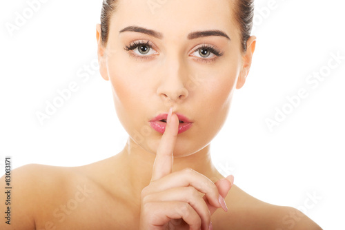 Canvas-taulu Beauty woman making hush gesture.