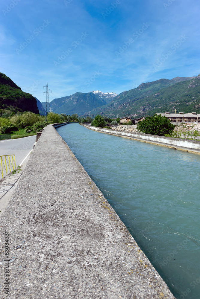 Obraz premium Canale idraulico a pelo libero