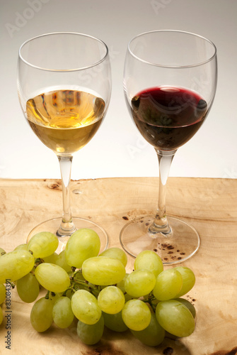 Glasses of wine and grapes