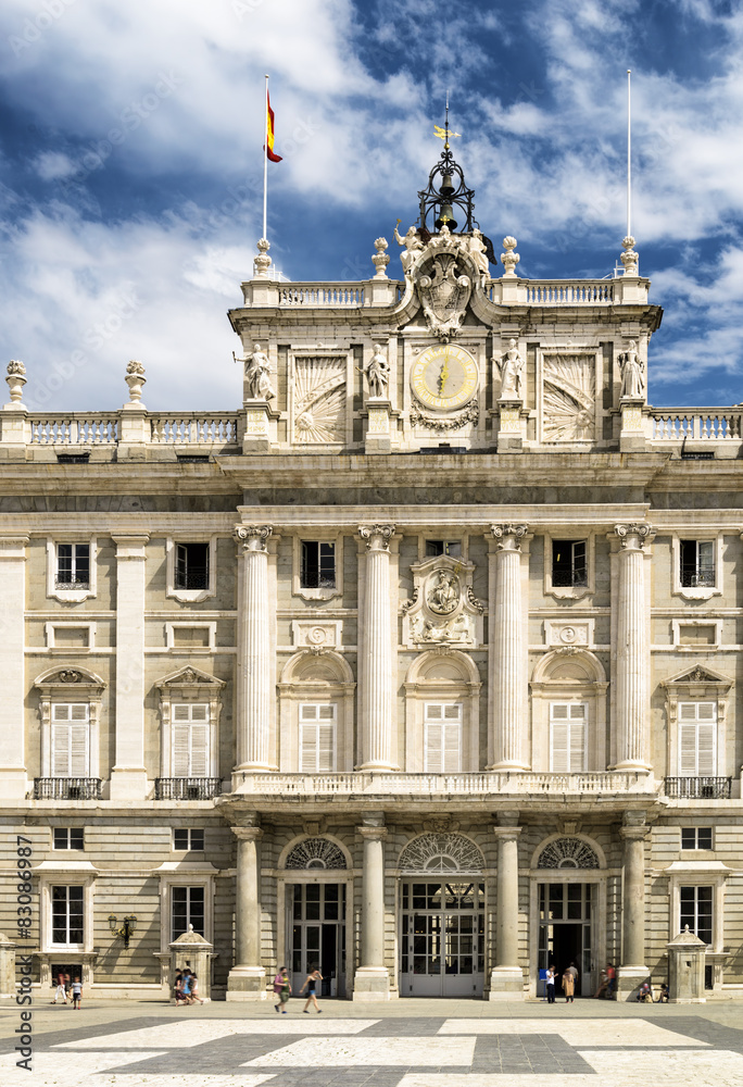Obraz premium The entrance to the Royal Palace of Madrid