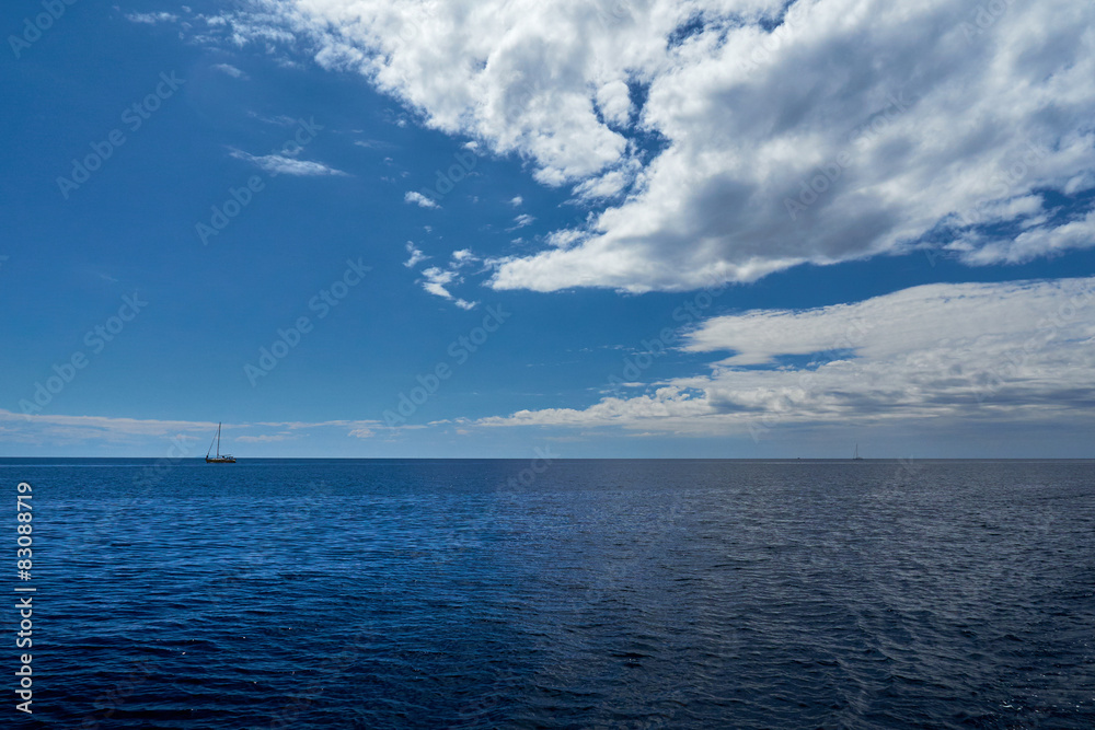 Obraz premium Empty Blue Ocean and Blue Sky