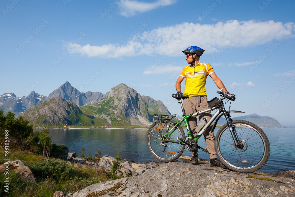 Fototapeta premium Biking in Norway against picturesque landscape