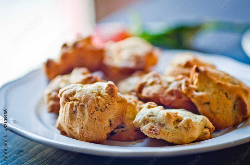 Biscuits, cornflakes and raisins